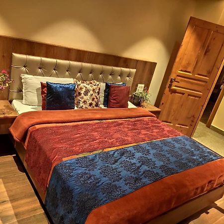 Apple Blossom Hotel Manāli Esterno foto