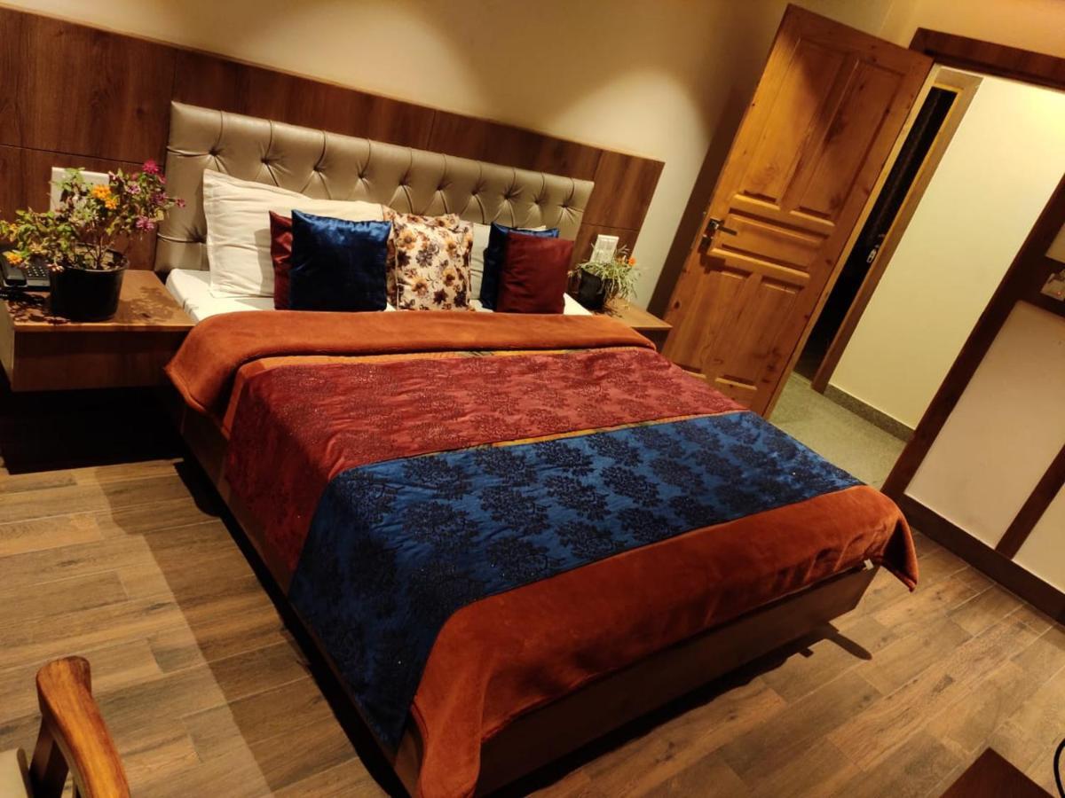 Apple Blossom Hotel Manāli Esterno foto
