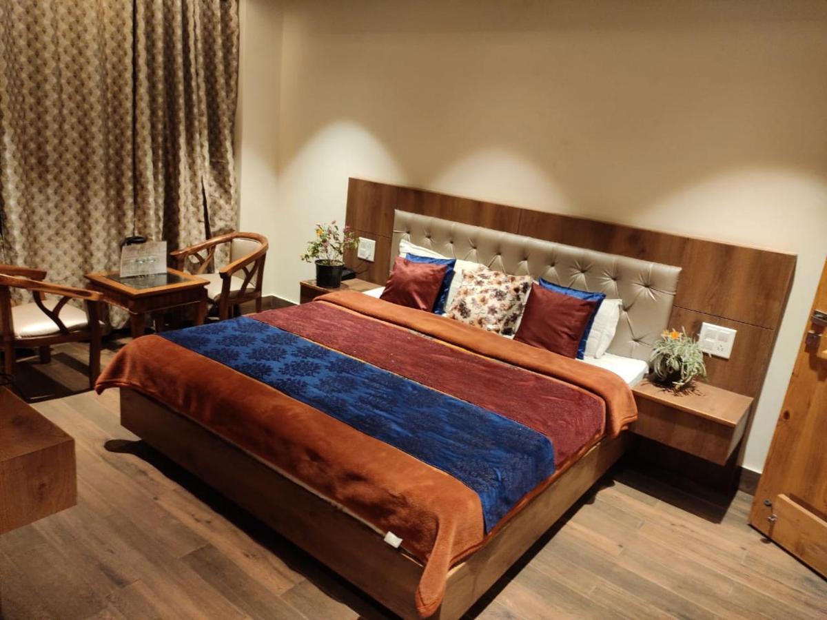 Apple Blossom Hotel Manāli Esterno foto