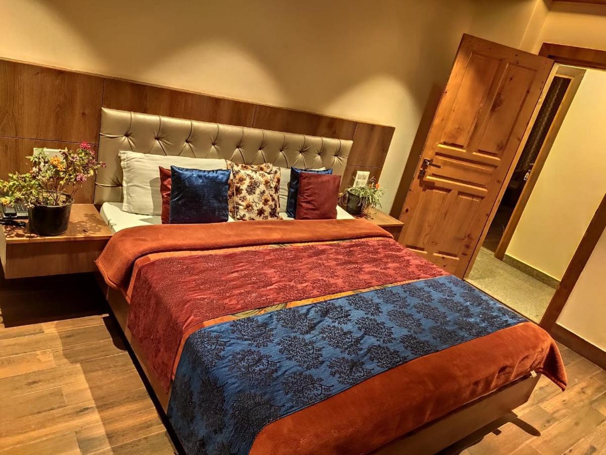 Apple Blossom Hotel Manāli Esterno foto