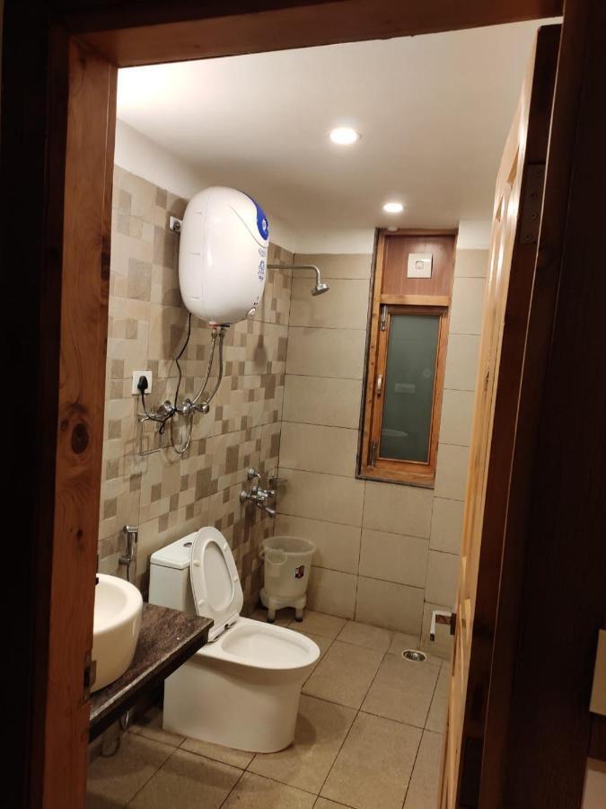 Apple Blossom Hotel Manāli Esterno foto